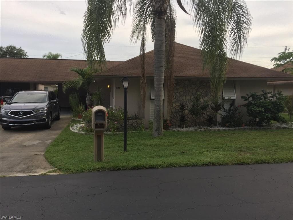 279 Rosewood CT LEHIGH ACRES, FL 33936