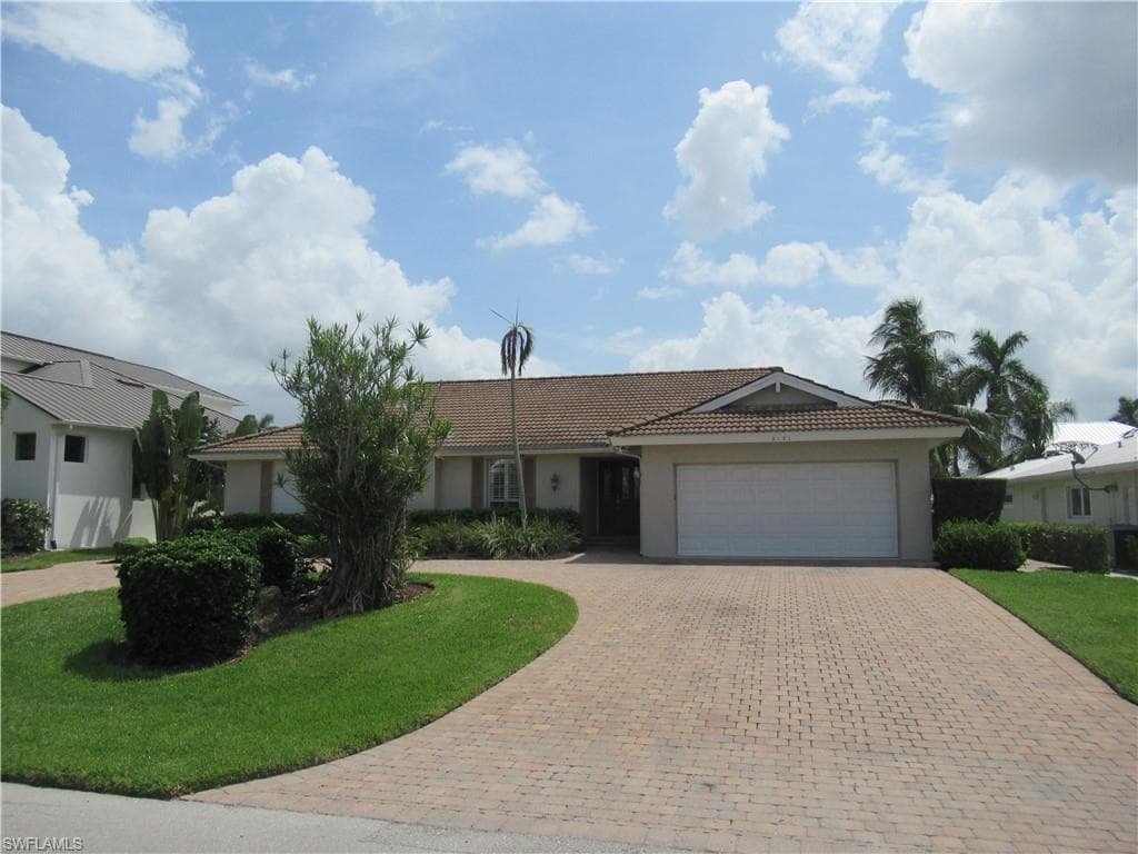 2101 Tarpon RD NAPLES, FL 34102