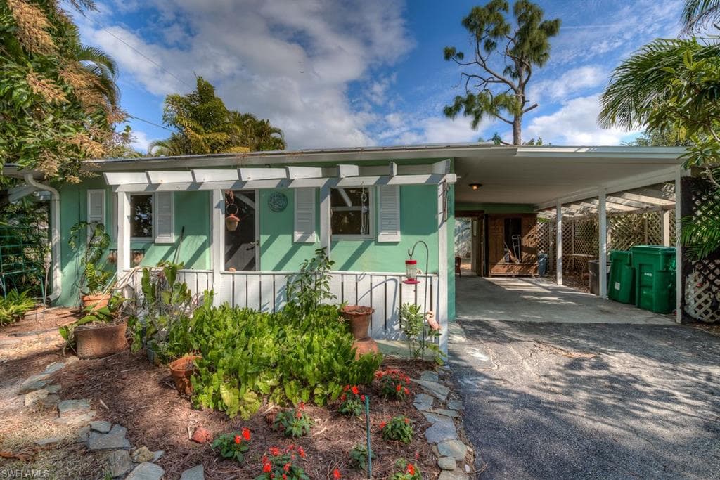 9144 7th ST N NAPLES, FL 34108