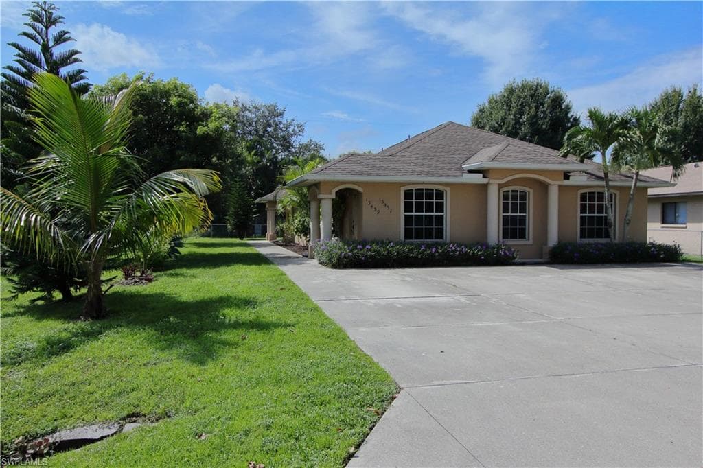 13437/439 1st ST FORT MYERS, FL 33905