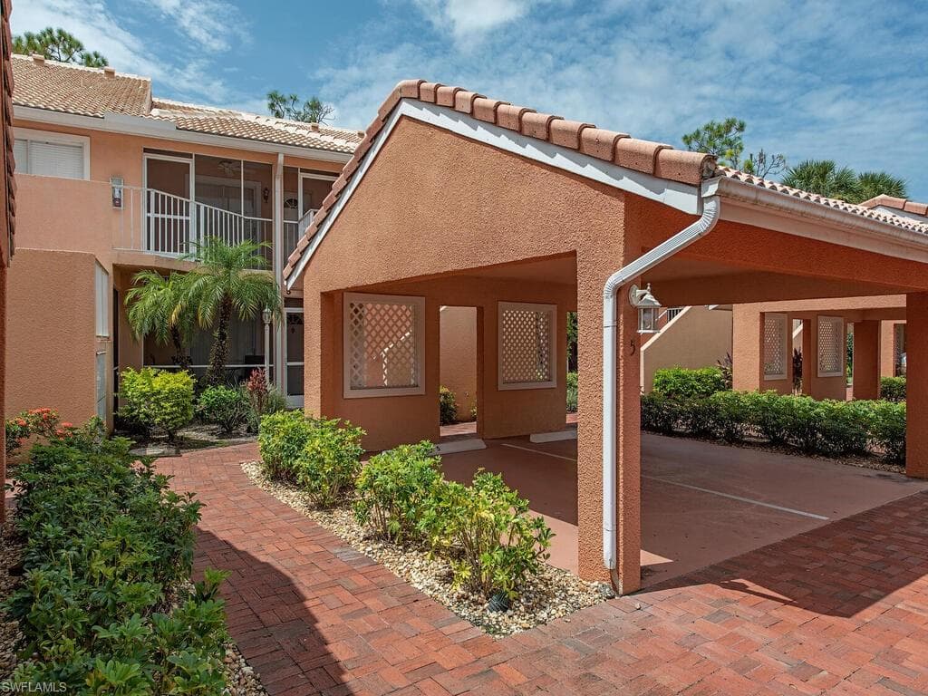 2420 Hidden Lake DR 1005 NAPLES, FL 34112