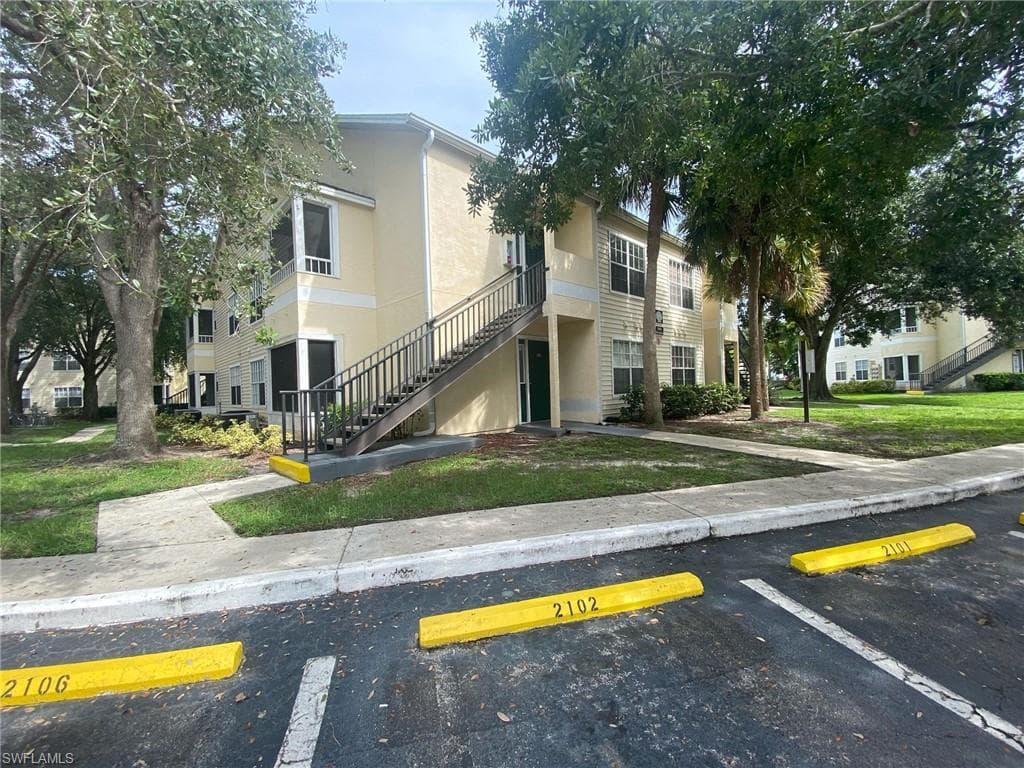 2048 Rookery Bay DR 2105 NAPLES, FL 34114