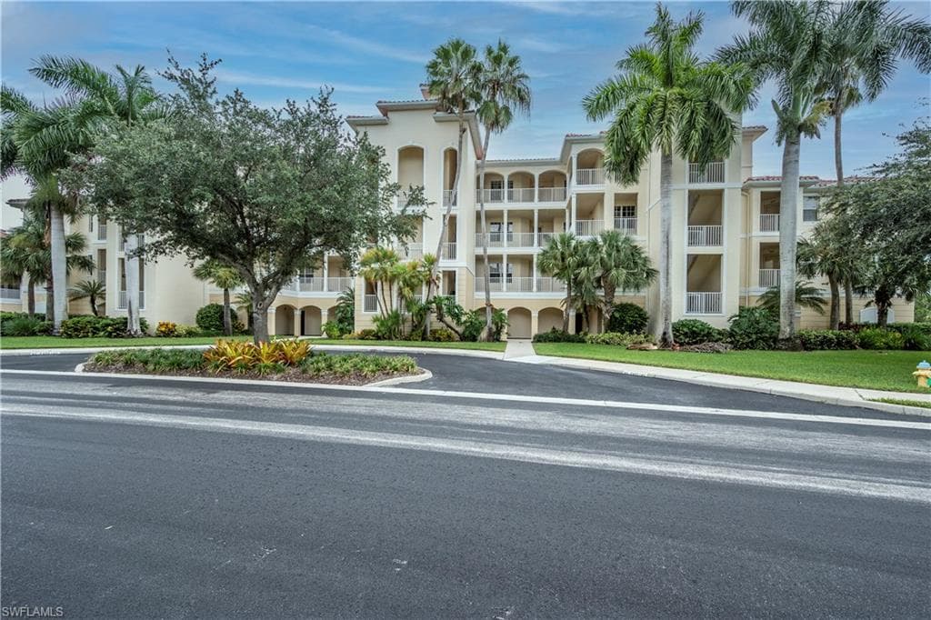 4833 Hampshire CT 1-303 NAPLES, FL 34112