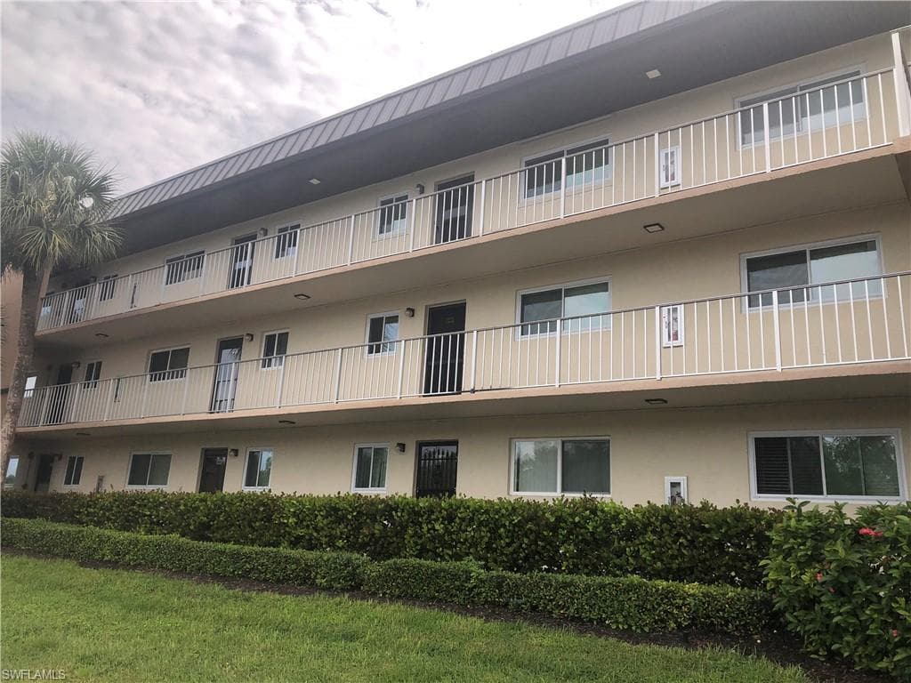 1004 Manatee RD H105 NAPLES, FL 34114