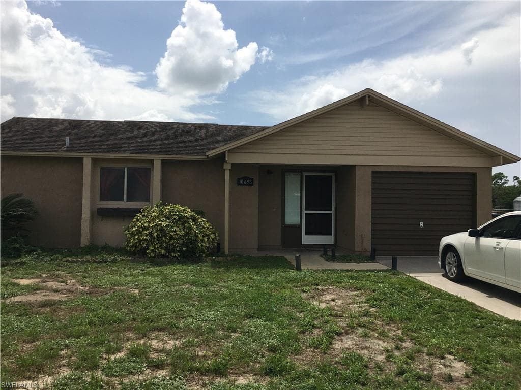 10698 Tuliptree CT LEHIGH ACRES, FL 33936