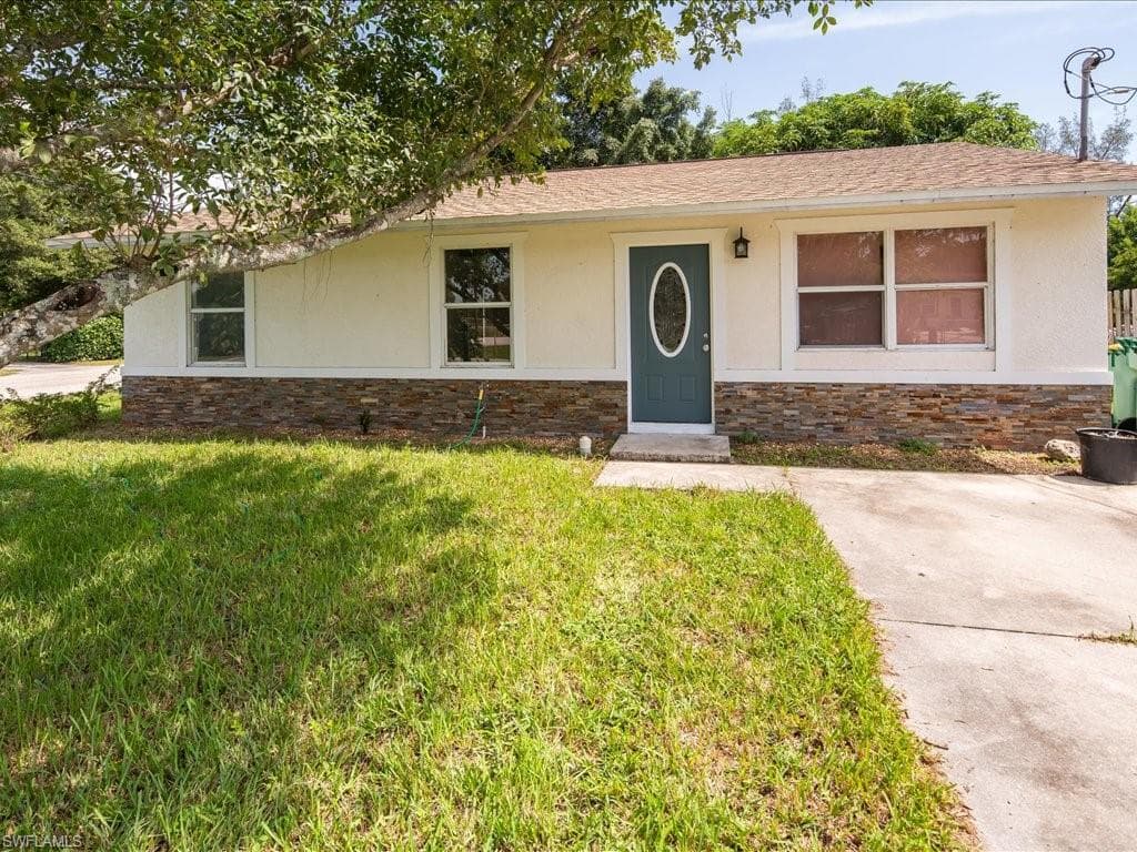 5374 Warren ST NAPLES, FL 34113