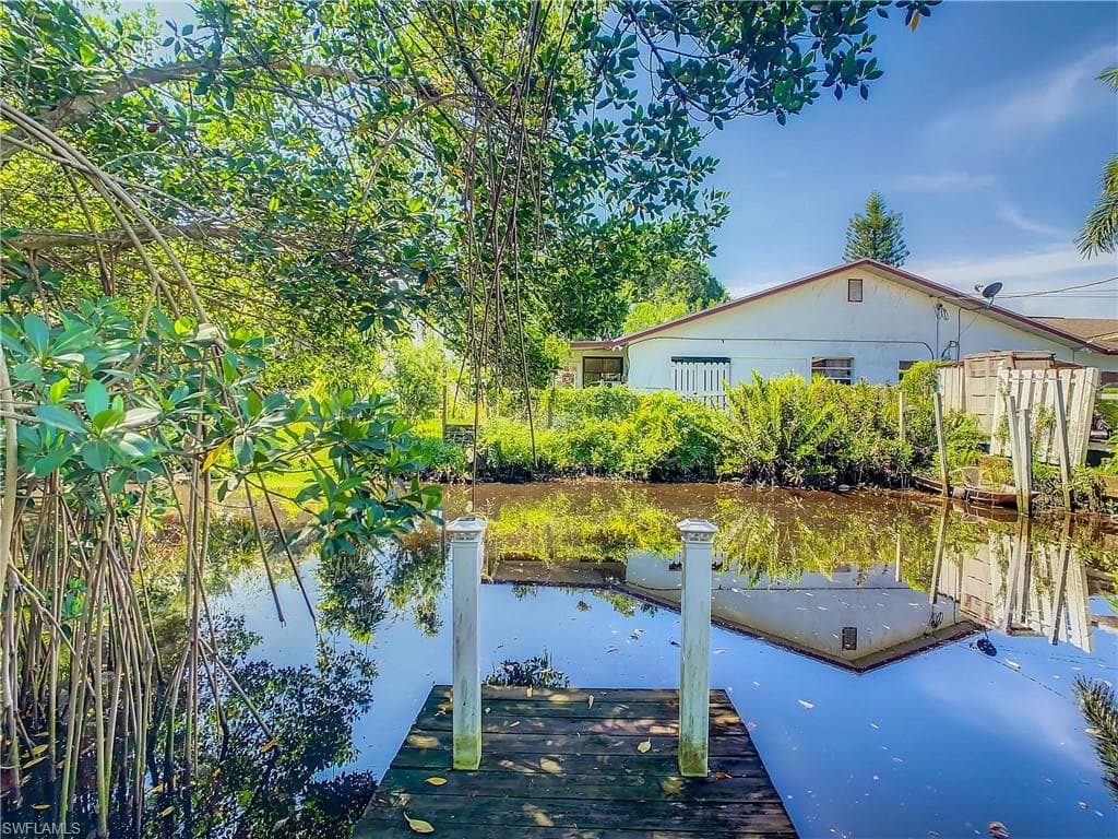 83 Oak ST NORTH FORT MYERS, FL 33903