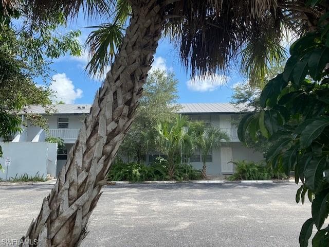 1366 Solana RD NAPLES, FL 34103