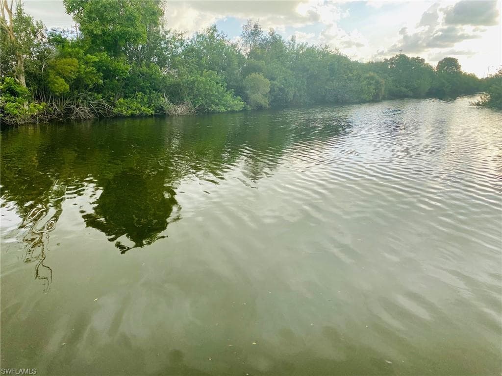 214 15th TER CAPE CORAL, FL 33909