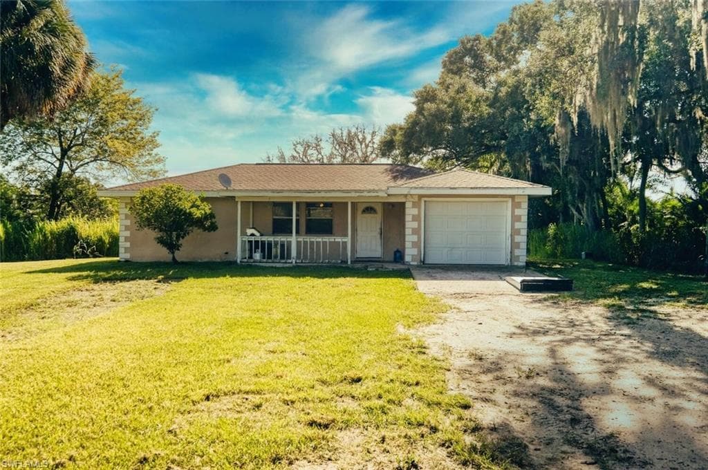 1931 Pine AVE ALVA, FL 33920