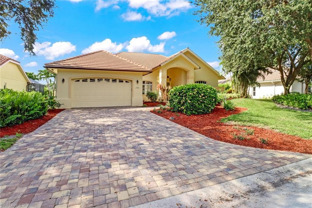 4246 Longshore WAY N NAPLES, FL 34119