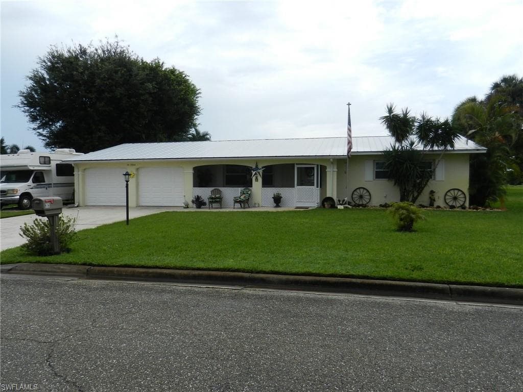 616 Grandview DR LEHIGH ACRES, FL 33936