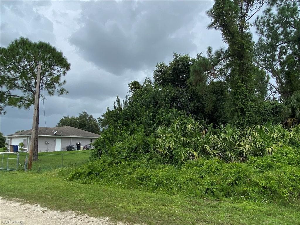 1029 Iris ST LEHIGH ACRES, FL 33974