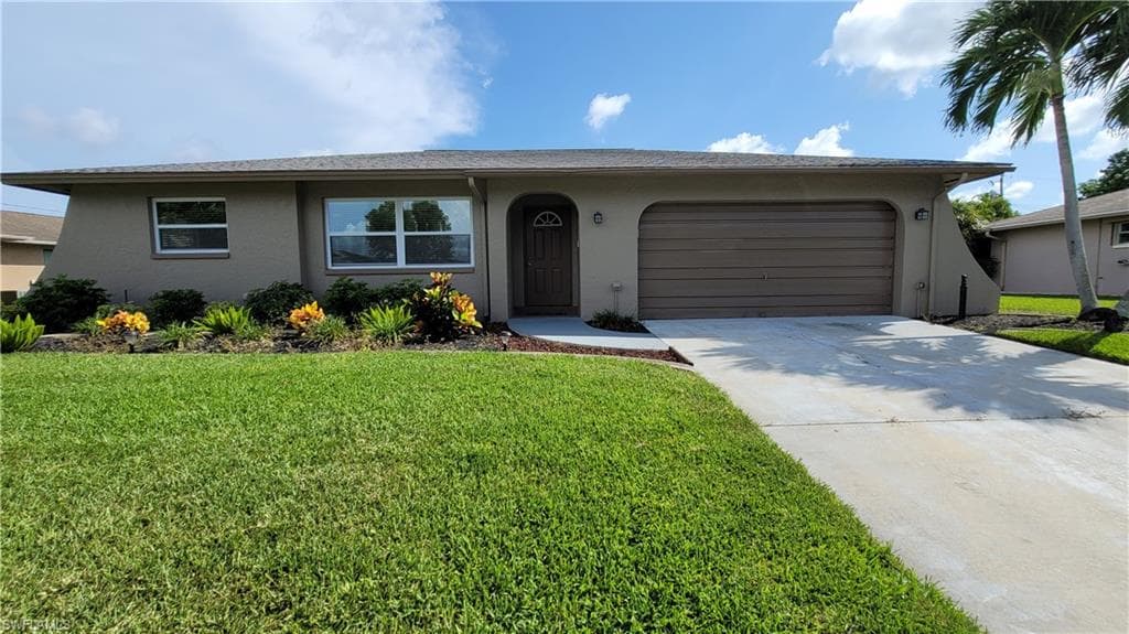 924 SE 21st TER CAPE CORAL, FL 33990