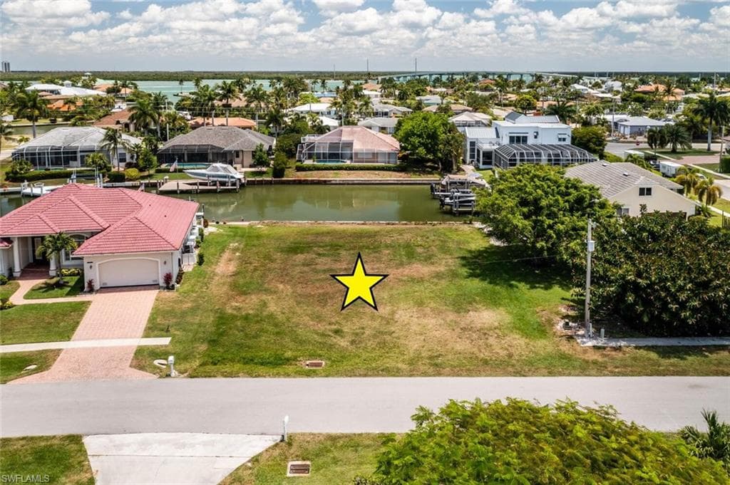 903 Juniper CT MARCO ISLAND, FL 34145