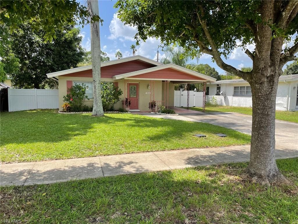 3928 La Palma ST FORT MYERS, FL 33901