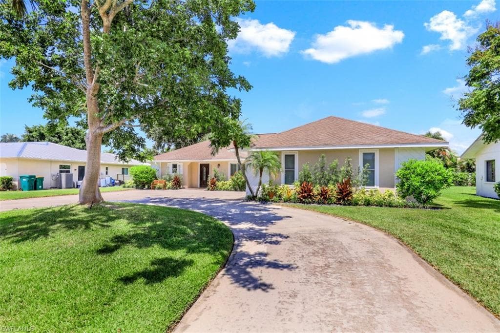 10430 Windsor WAY NAPLES, FL 34109