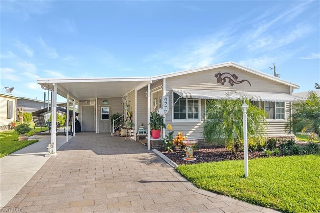 9272 Desoto DR NORTH FORT MYERS, FL 33903