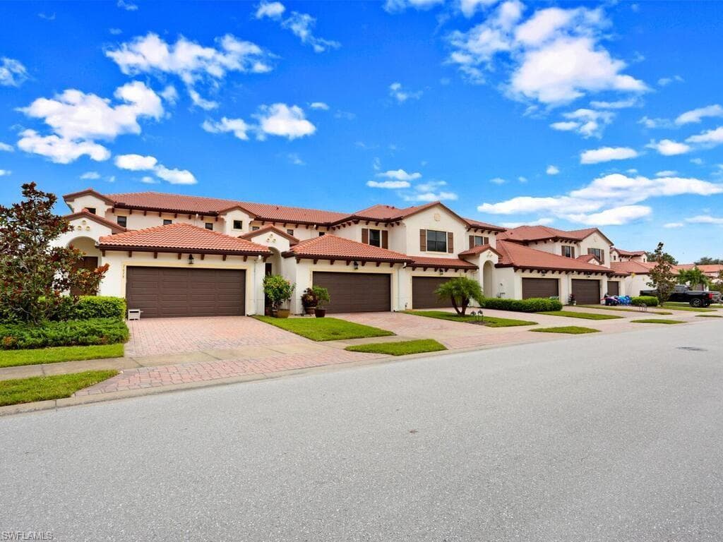 7686 Bristol CIR NAPLES, FL 34120