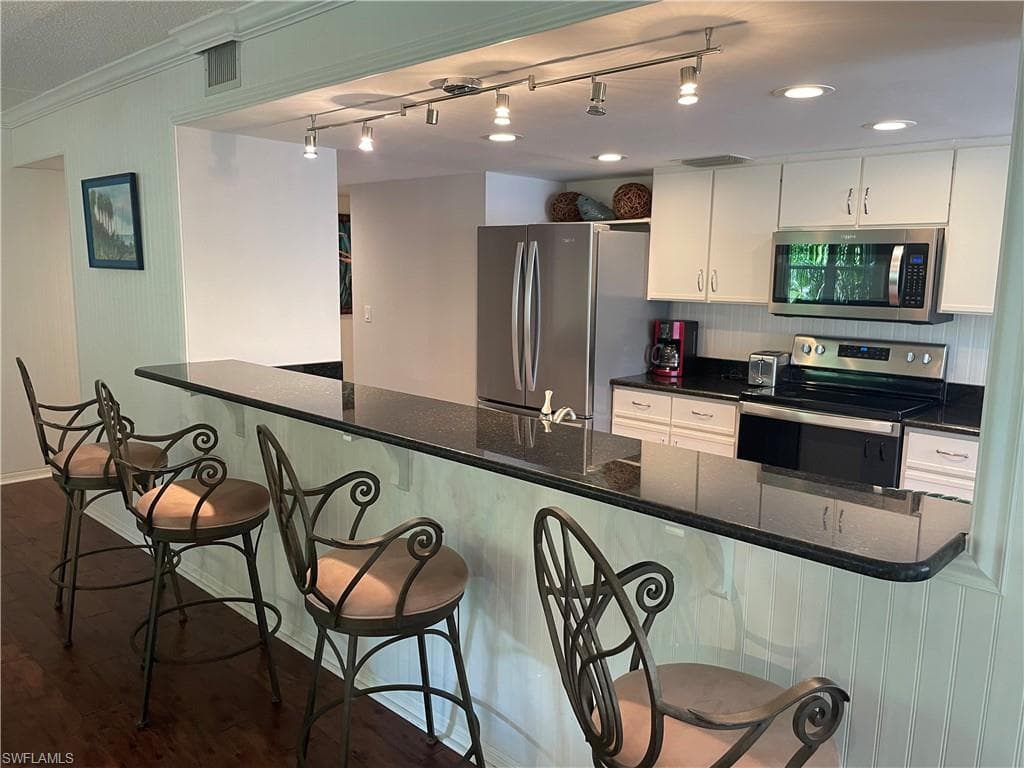 520 Club Side DR 4-520 NAPLES, FL 34110