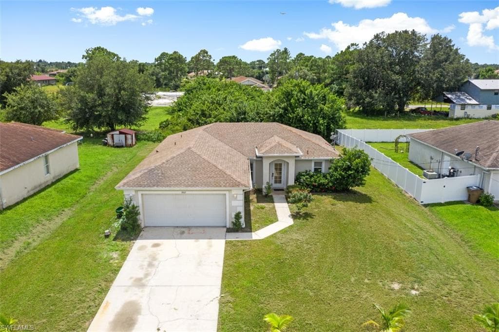 3905 24th ST SW LEHIGH ACRES, FL 33976