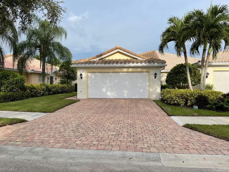 3253 Barbados LN NAPLES, FL 34119
