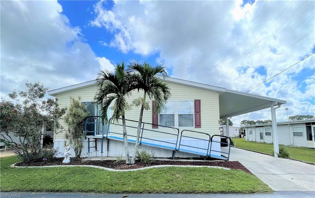 887 Homestead DR NORTH FORT MYERS, FL 33917