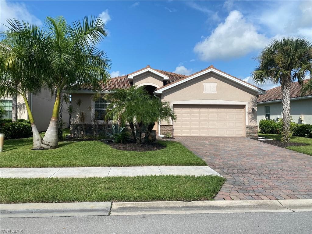 2466 Heydon CIR E NAPLES, FL 34120
