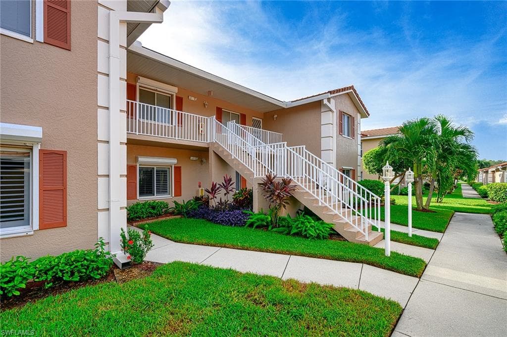 600 Saratoga CIR D-206 NAPLES, FL 34104