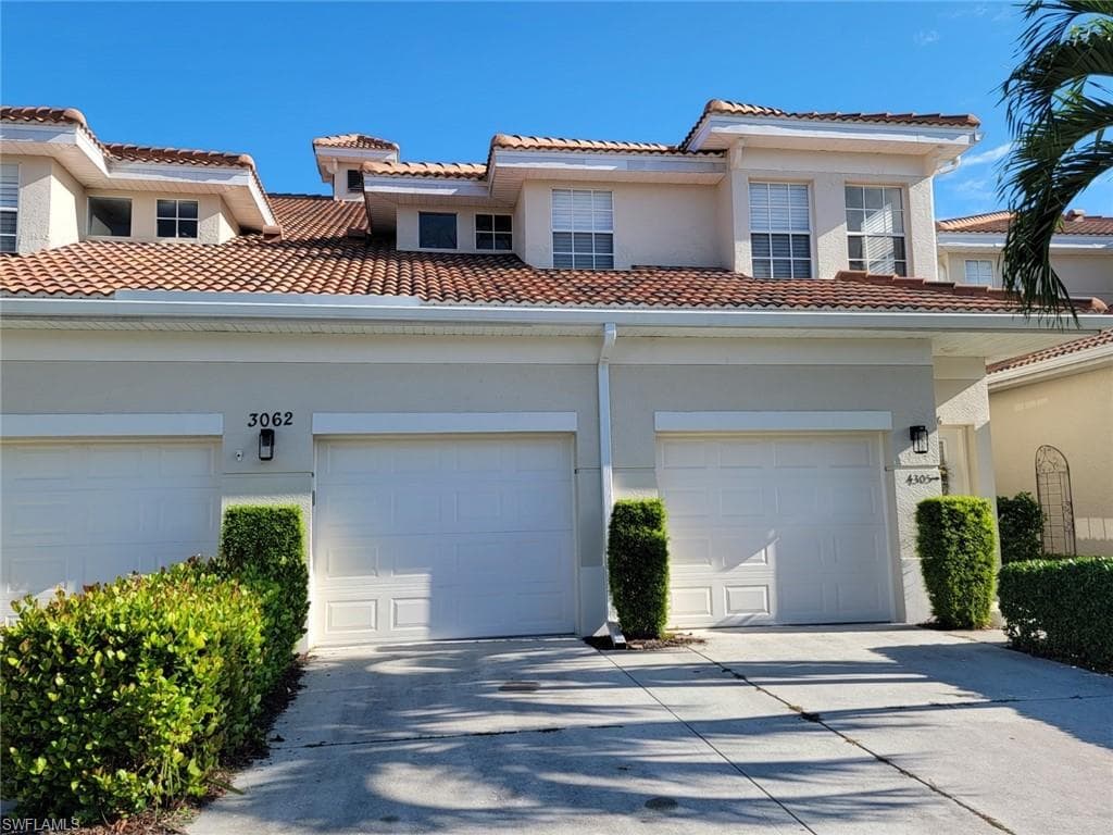3062 Driftwood WAY 4305 NAPLES, FL 34109