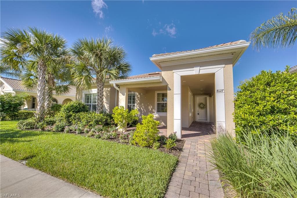 8127 Sorrento LN NAPLES, FL 34114
