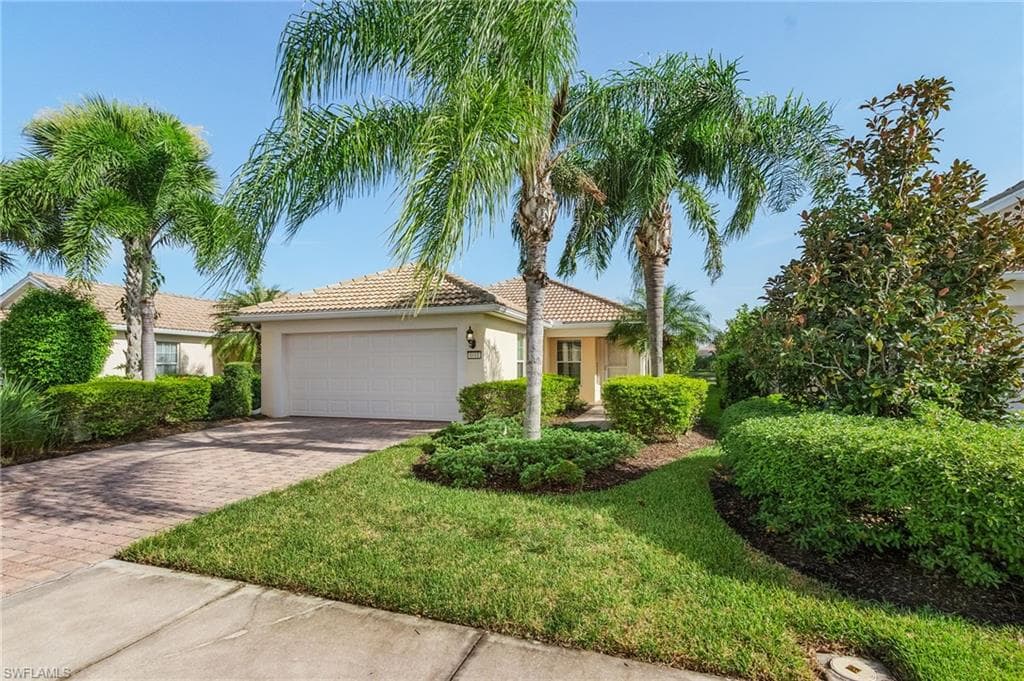 8681 Querce CT NAPLES, FL 34114