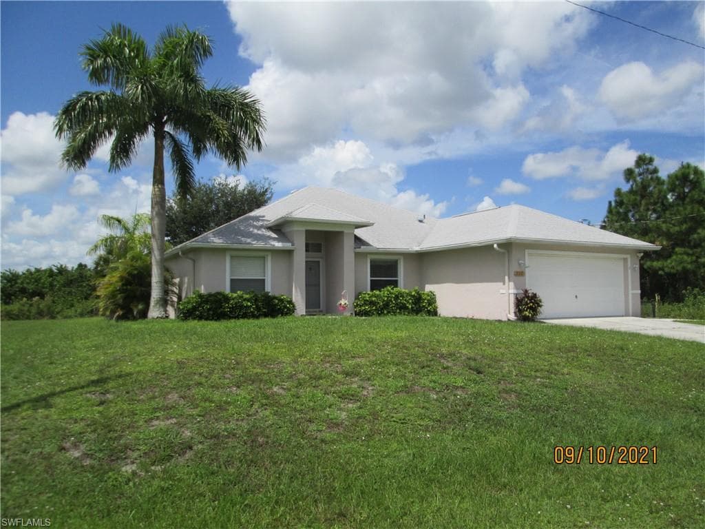 920 Capetown AVE LEHIGH ACRES, FL 33974