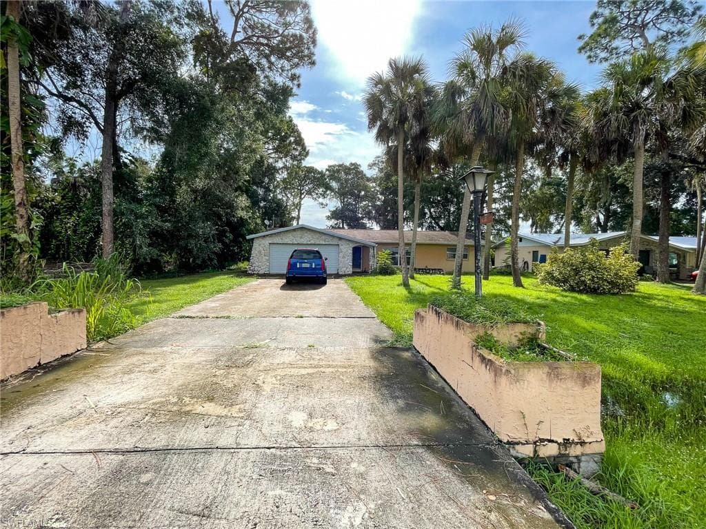 2326 Davis BLVD FORT MYERS, FL 33905