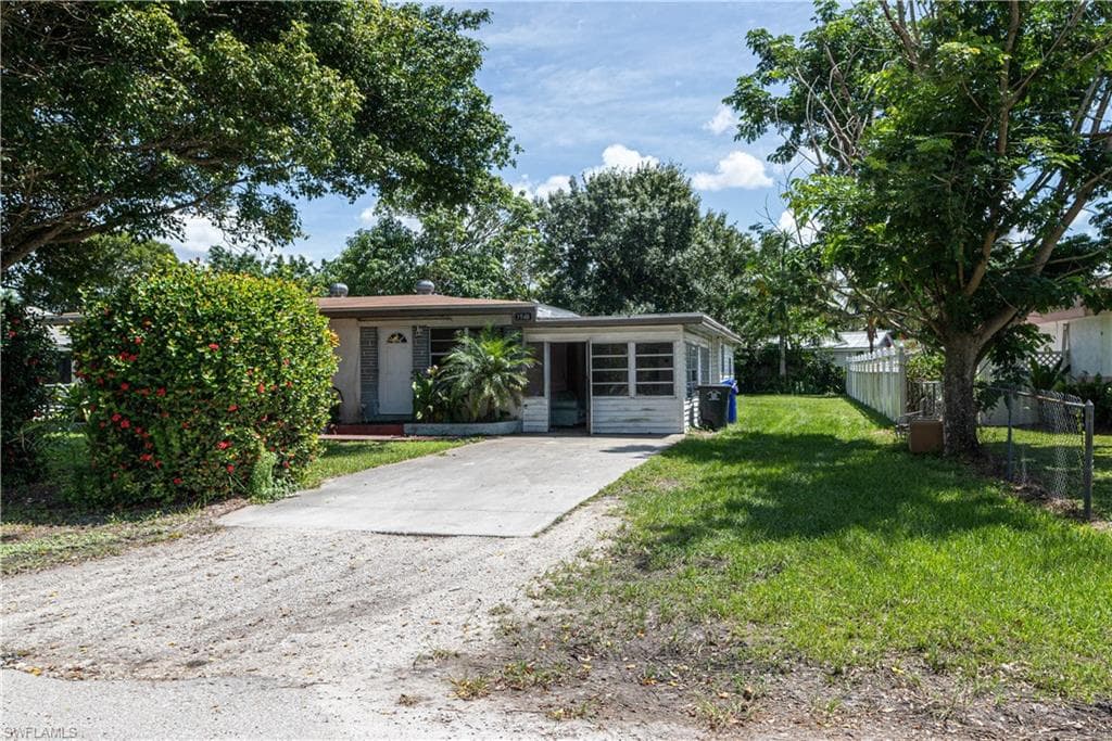 3926 Seminole AVE FORT MYERS, FL 33916