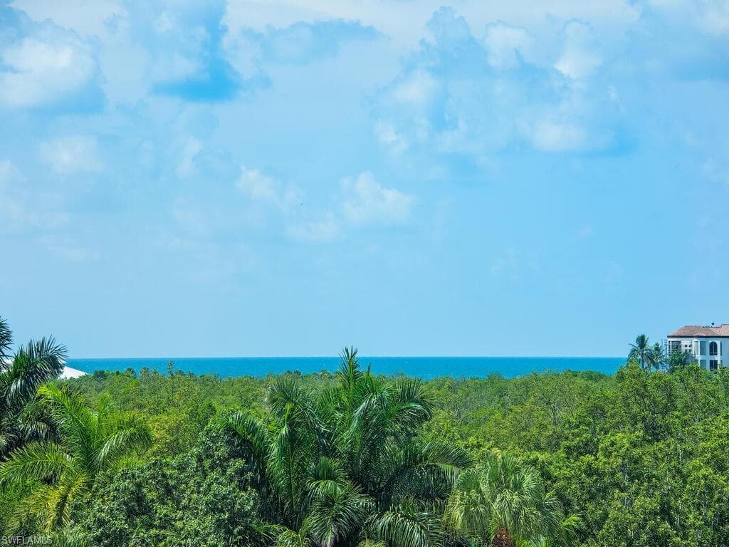 7515 Pelican Bay BLVD 4D NAPLES, FL 34108