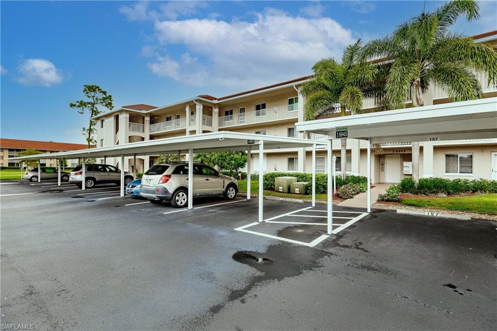 6945 Dennis CIR I-202 NAPLES, FL 34104