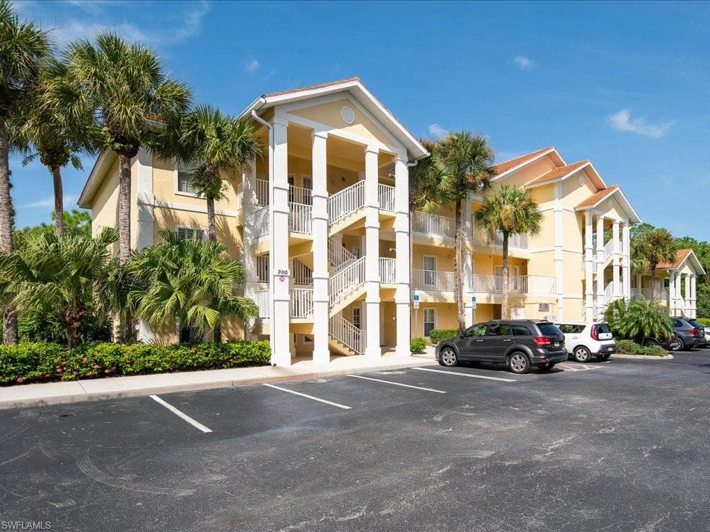 9165 Celeste DR 3-301 NAPLES, FL 34113