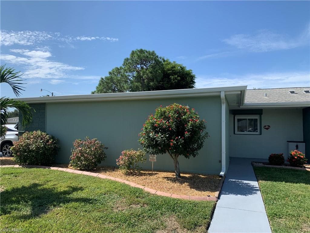 8661 Flores CT FORT MYERS, FL 33907