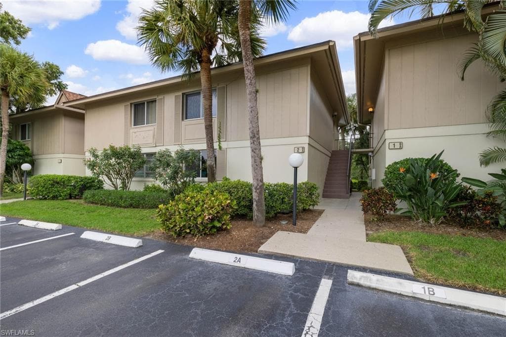 2 Bobolink CT 2B NAPLES, FL 34105