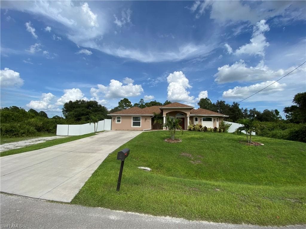1516 Lee AVE LEHIGH ACRES, FL 33972