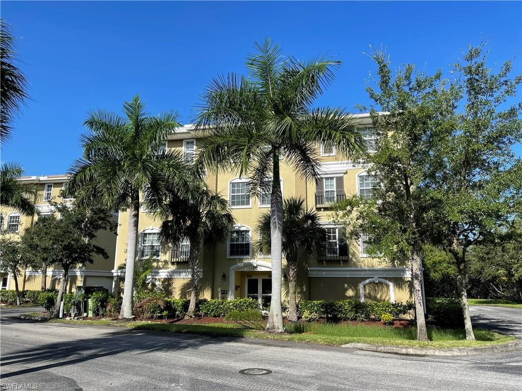 10070 Lake Cove DR 201 FORT MYERS, FL 33908