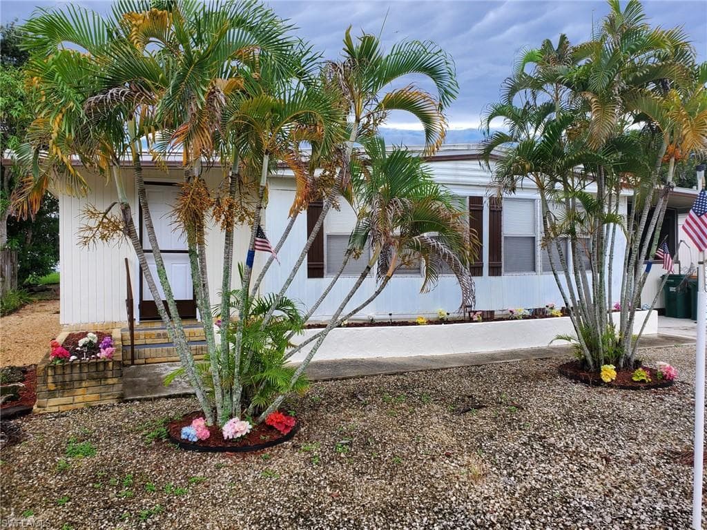 887 Manatee RD NAPLES, FL 34114