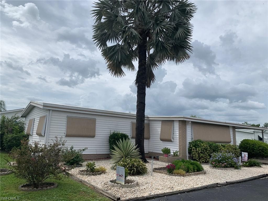 385 Tricia LN FORT MYERS, FL 33908