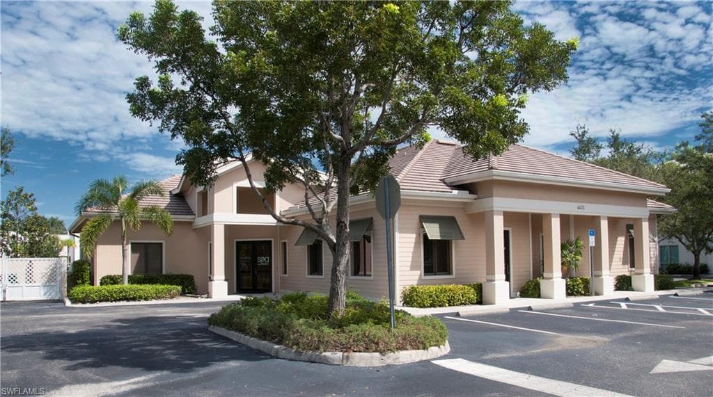 6621 Willow Park DR NAPLES, FL 34109