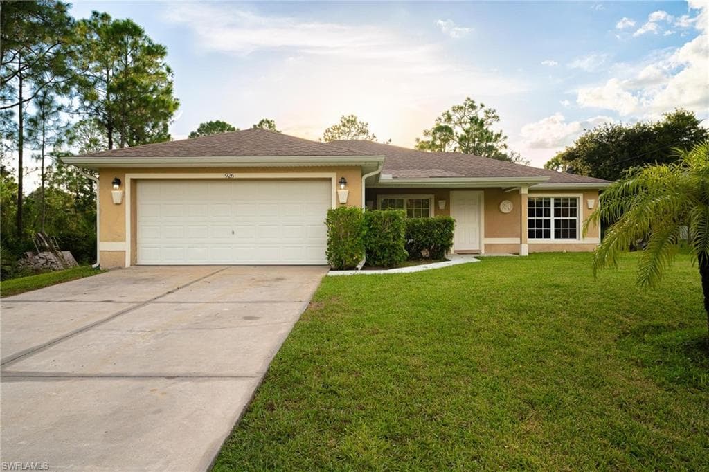 926 Hollister AVE LEHIGH ACRES, FL 33974