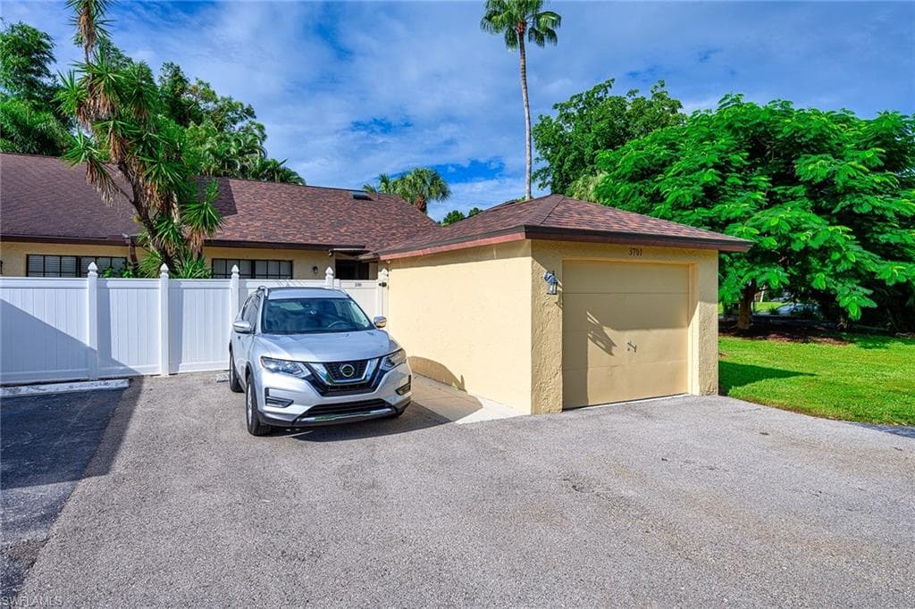 3701 Springwood DR 3701 NAPLES, FL 34104