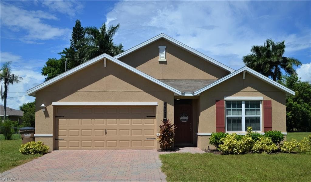 631 SW 27th TER CAPE CORAL, FL 33914