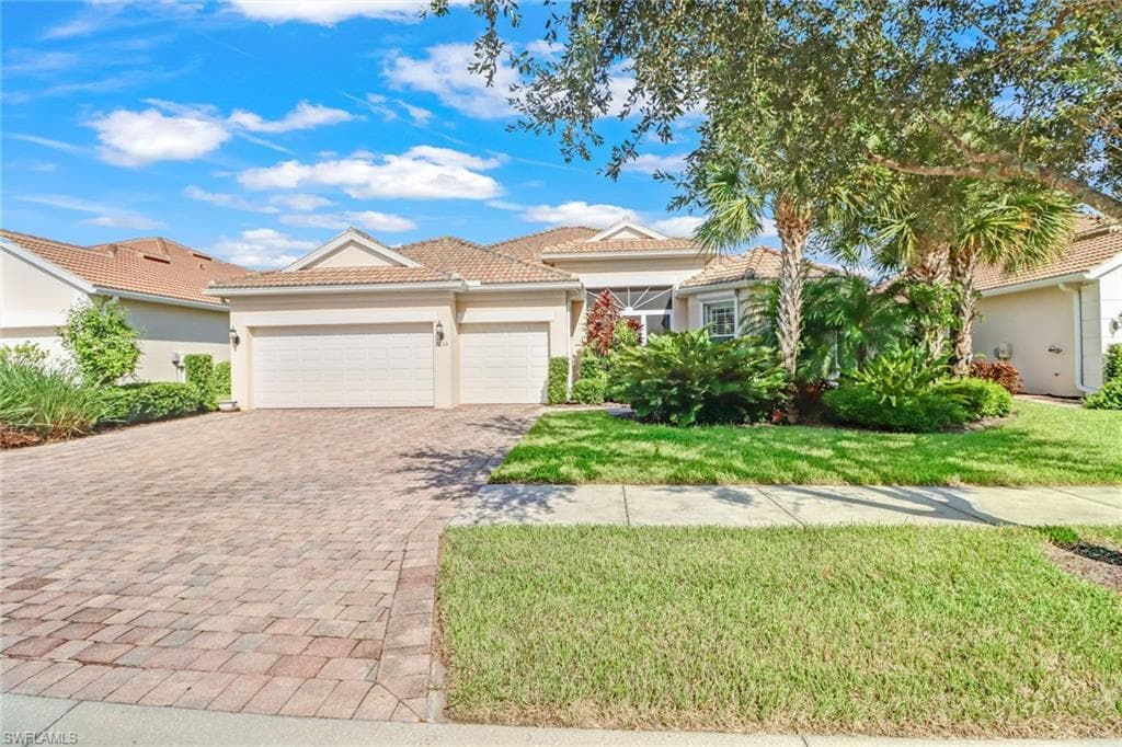 8633 Julia LN NAPLES, FL 34114