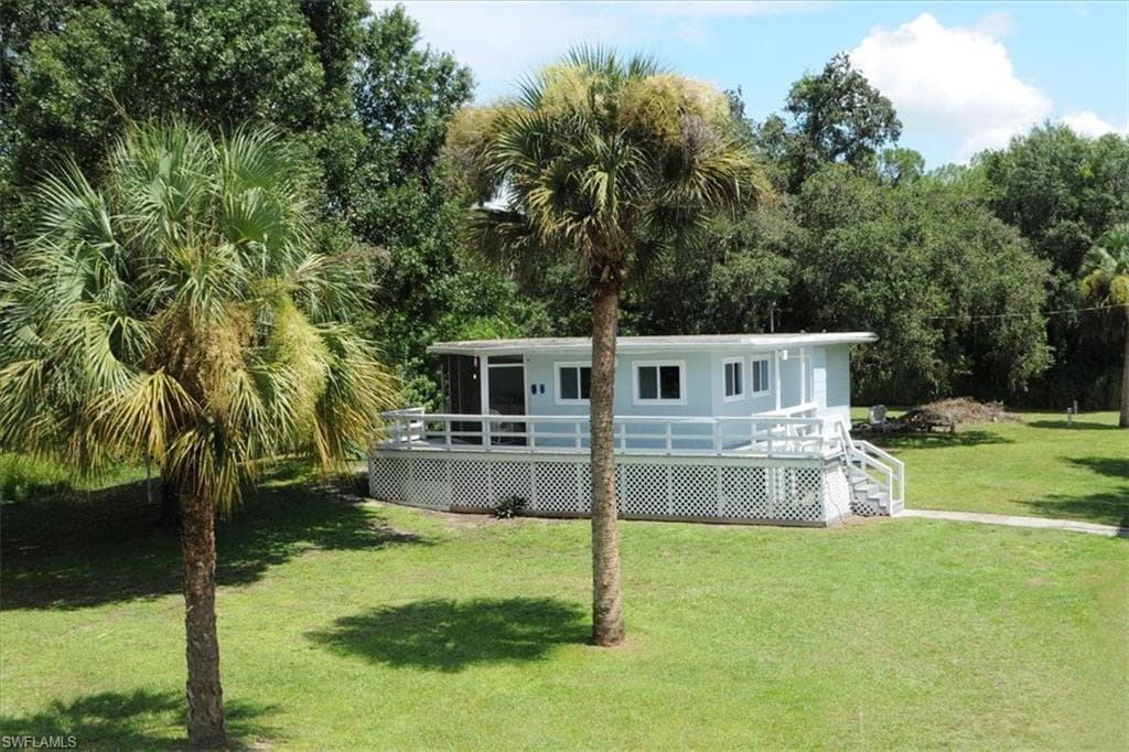 820 Sheldon AVE LEHIGH ACRES, FL 33936